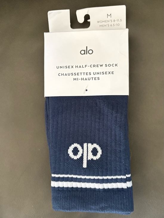 ALO Yoga Accessories - ALO Yoga Unisex Half-Crew Athletic Socks - Navy & White